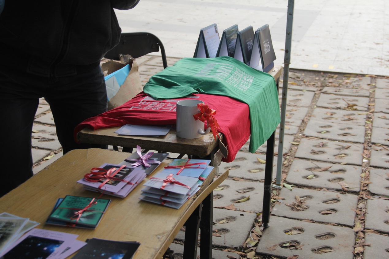 【传播与设计学院】“情系千里，爱在三行”三行情书纪念品义卖活动落下帷幕