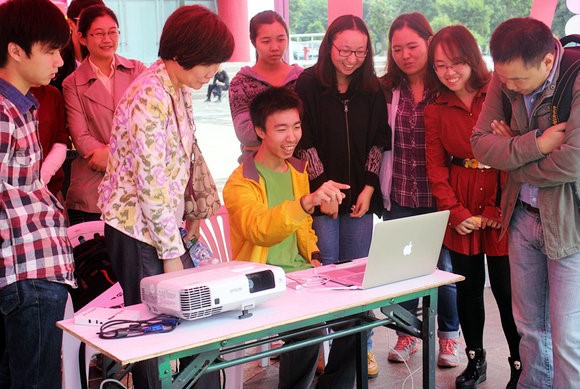 【移动信息工程学院】“迎校庆•工程嘉年华”科技会展活动纪实