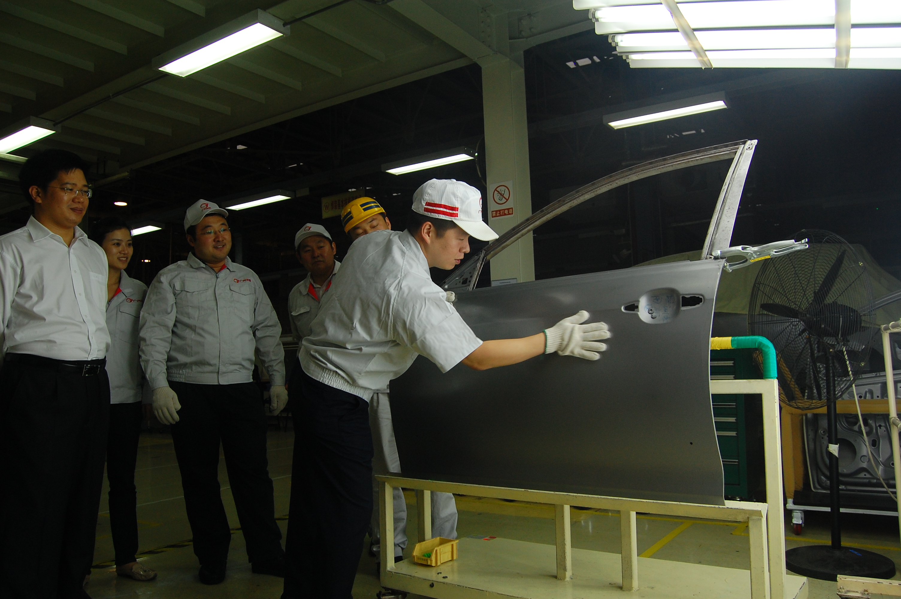 携手广汽，服务青年—— 中大首建“两进三同团干示范岗”