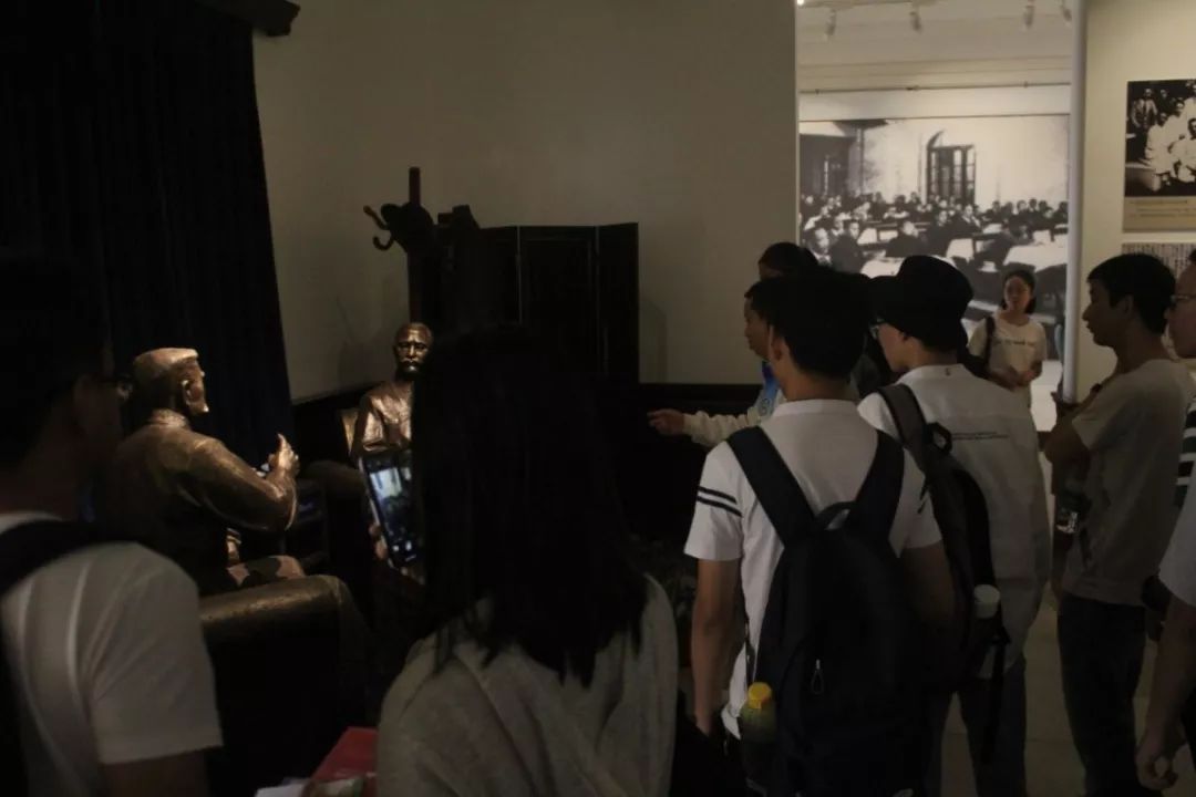 参观国民党一大展览