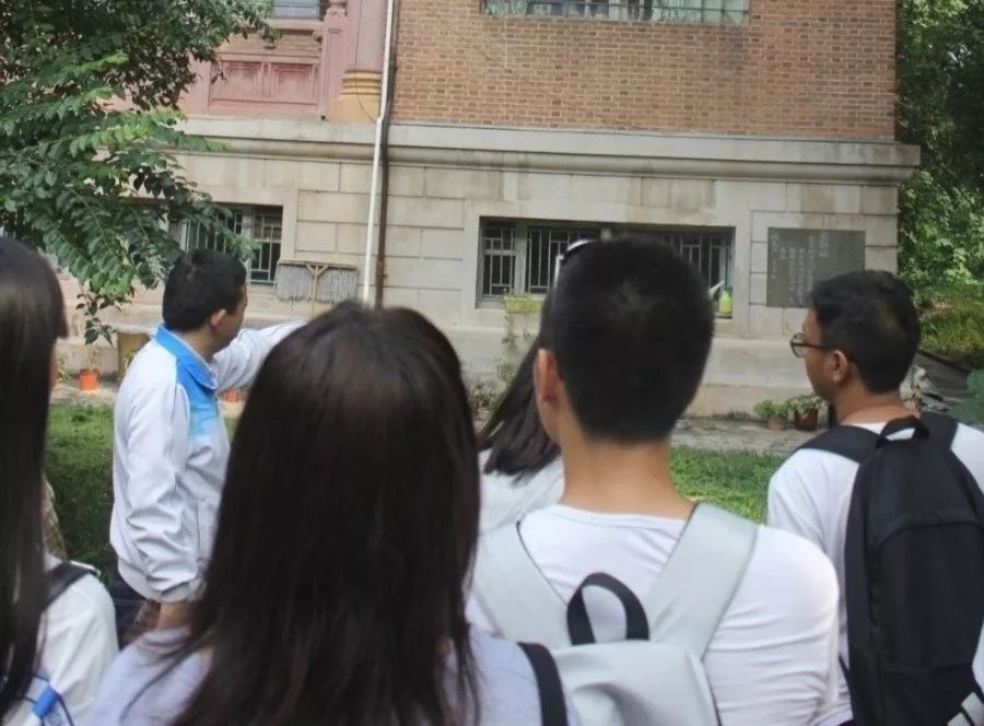 参观农学院农学馆  （今华农三号楼）