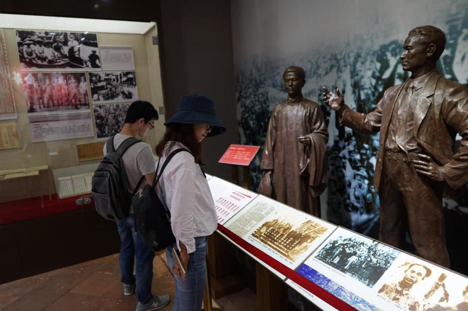 （参观苏兆征故居陈列馆）