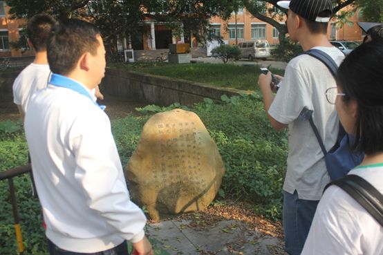 参观倭寇在石牌校园穿凿的泳池
