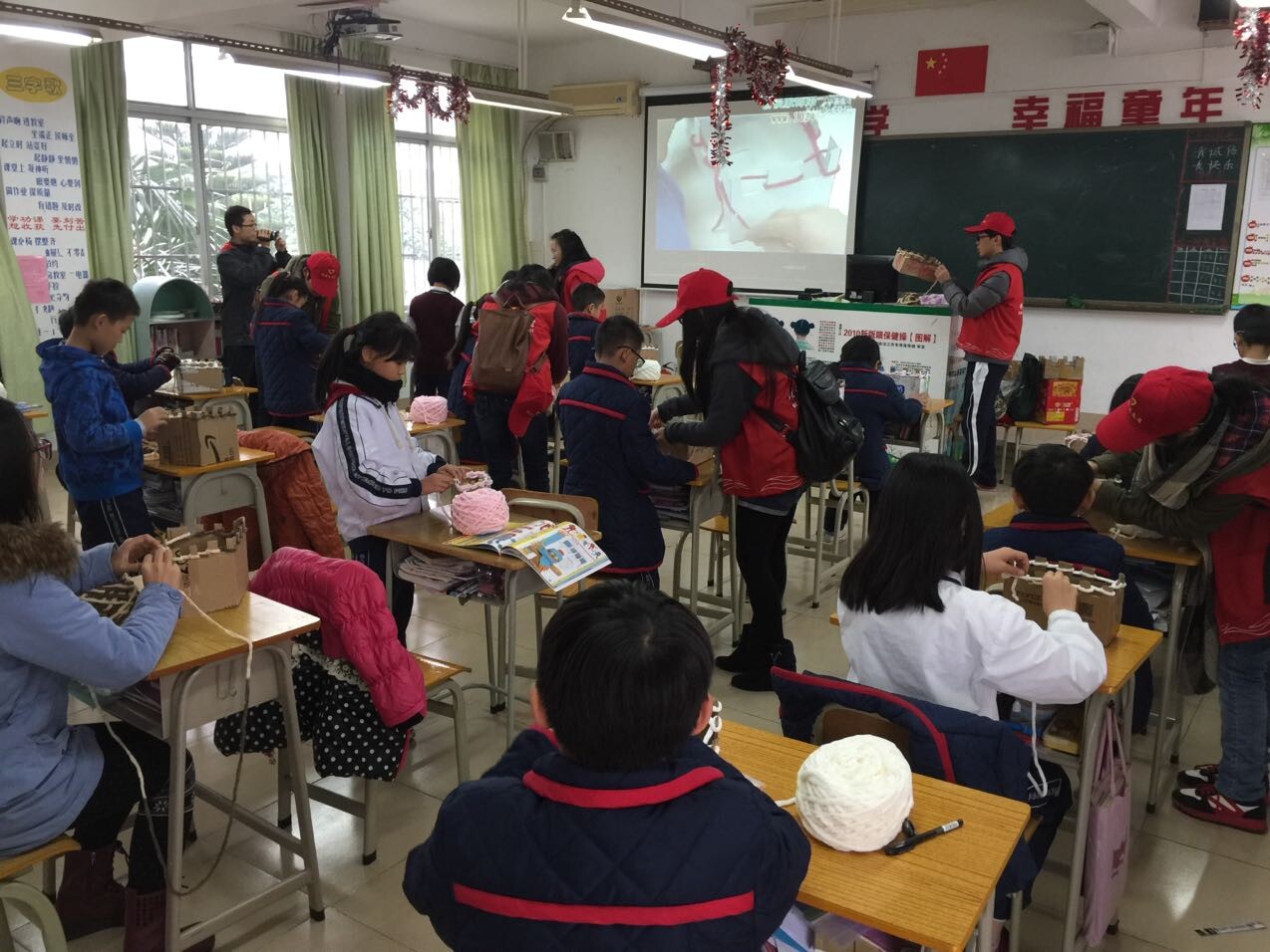 冬日渐冷 公益暖心——“暖心公益坊”大型公益创意活动