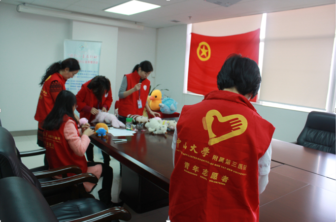 公益随手做，我们一直在行动 ——记中山三院团委“玩具书籍接力”爱心捐赠活动