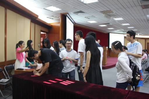 【岭南学院】岭南学院博士生工作室正式投入使用